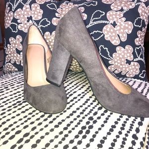 Gray/Tan Suede heels🧡